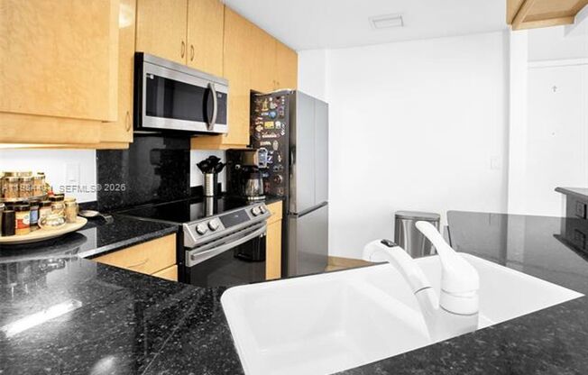 1 bed, 2 baths, 878 sqft, $3,500, Unit 801 Brickell Key Blvd # 907