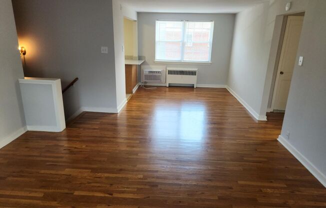 2 beds, 1 bath, 897 sqft, $2,335, Unit A-16