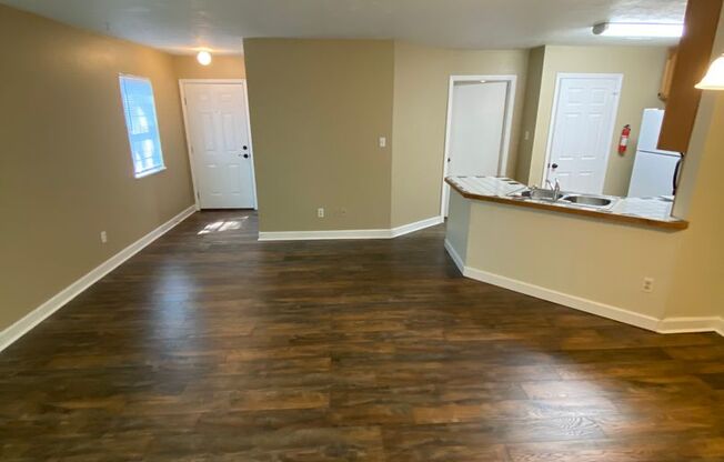 Beautiful 3/2 Near Apalachee Parkway WIth New Appliances.