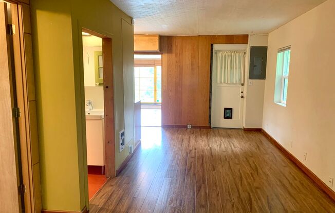 2 beds, 1 bath, $2,895