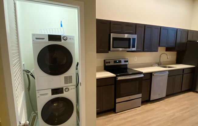 1 bed, 1 bath, 950 sqft, $1,350, Unit 417- Unit 303