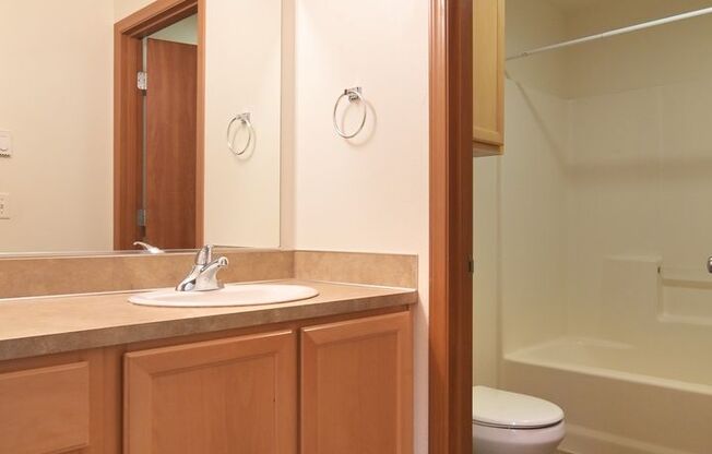 2 beds, 1 bath, $1,700, Unit 303