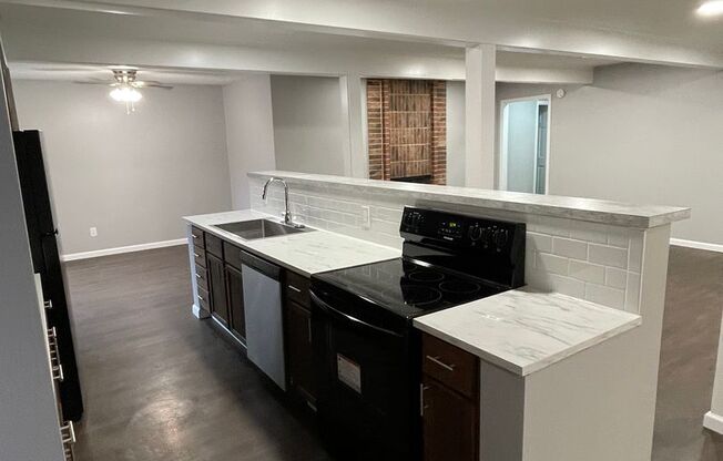 1 bed, 1.5 baths, 1,100 sqft, $1,055, Unit 18