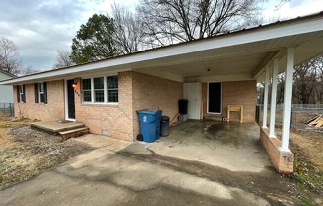 3 beds, 2 baths, $1,350