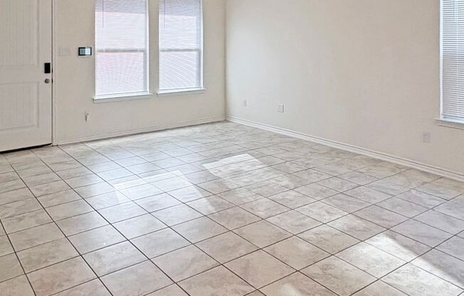 Contemporary Living in Seguin – Over 2,400 Sq Ft of Comfort