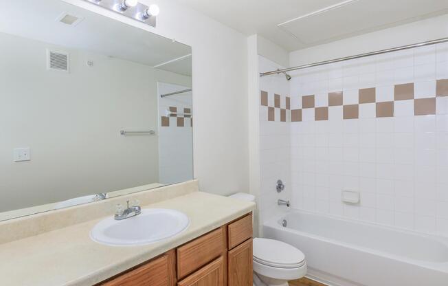 1 bed, 1 bath, 727 sqft, $989