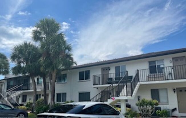 Charming 2/2 Condo in Winterpark, Naples