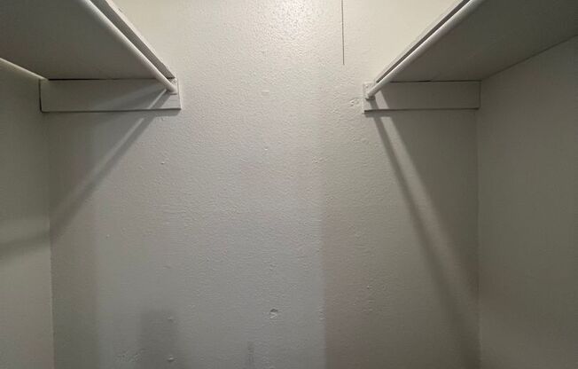 2 beds, 2 baths, 1,000 sqft, $1,275, Unit 401