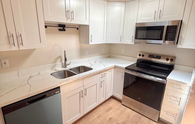 Spacious 2 Bed 1 Bath Fairwood Condo