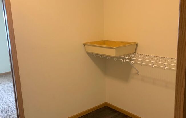 1 bed, 1 bath, 718 sqft, $985, Unit 621-207