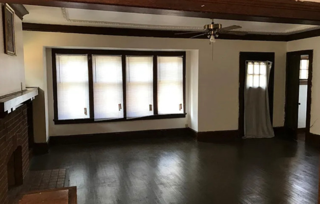 2668 N 40th St Lower