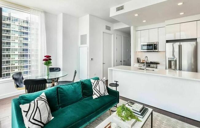525 W 36 ST