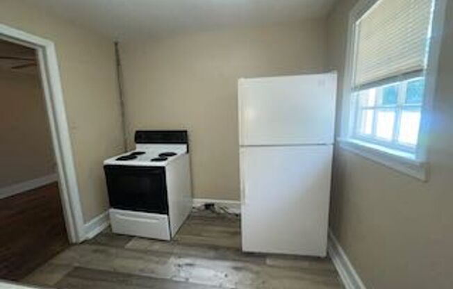 1 bed, 1 bath, $700, Unit Apt. A