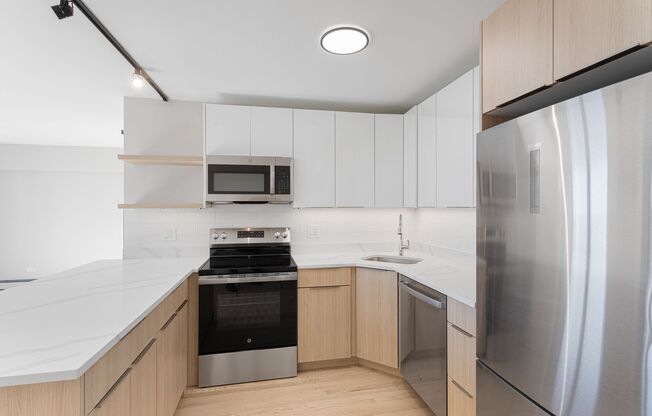 3 beds, 1.5 baths, $3,300, Unit 2K