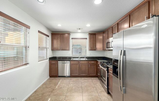 Beautiful 3 bedroom plus den, 2.5 bath home in Lyons Gate