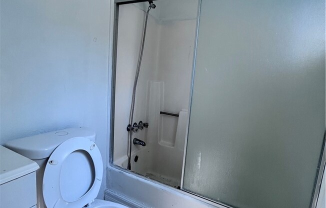 1726 W 55 ST