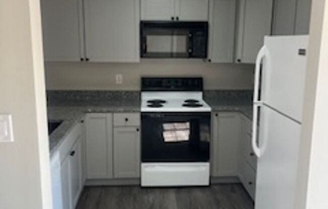 3 beds, 2.5 baths, 1,350 sqft, $1,450, Unit 1462 West Rockcrest Drive