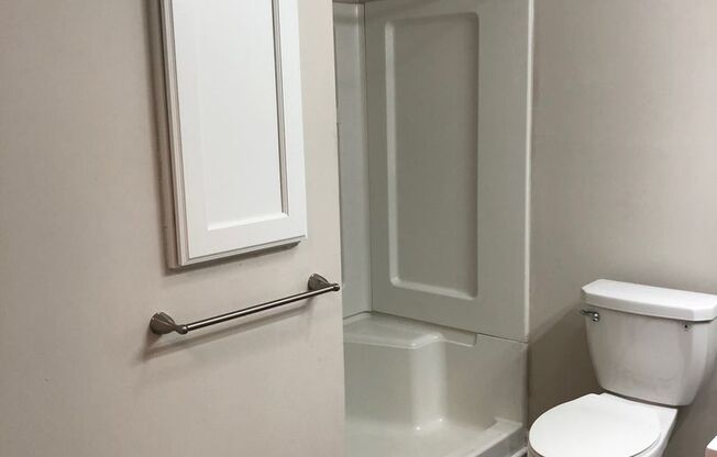 2 beds, 2 baths, 1,270 sqft, $1,600, Unit 2730-4 Pearl Remodel