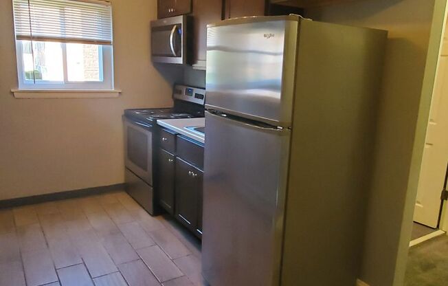 1 bed, 1 bath, 550 sqft, $1,295, Unit B05