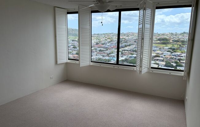 Luxury Kahala Condominium - 2bd/2ba/1pkg