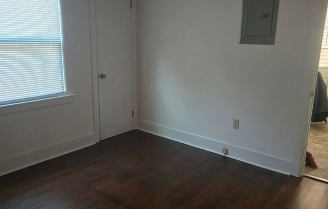 3 beds, 1 bath, $2,200