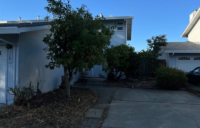 New Price $2,100.00 South Davis Townhome On Veranda Terrace,  3+1.5, Garage, Small backyard, Fruit trees.