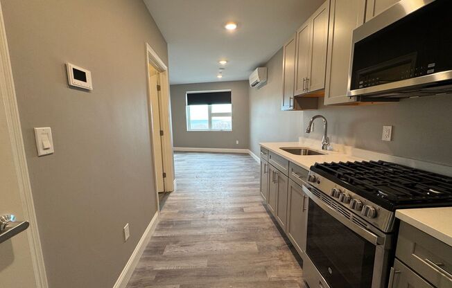 Studio, 1 bath, 345 sqft, $1,900, Unit 504