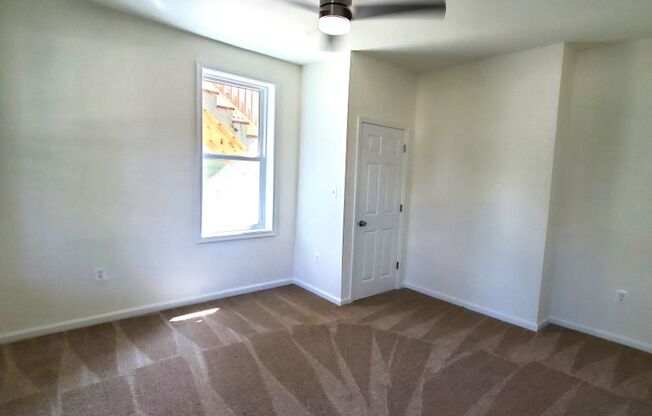 3 beds, 1 bath, $1,800, Unit 5511 Carter Ave. Unit 1