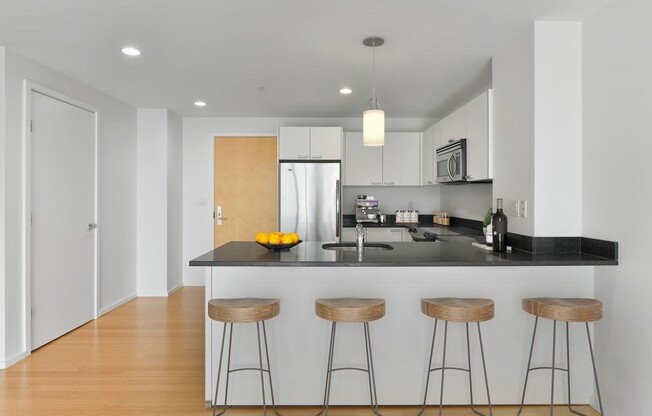 2 beds, 1 bath, 911 sqft, $3,750, Unit 617