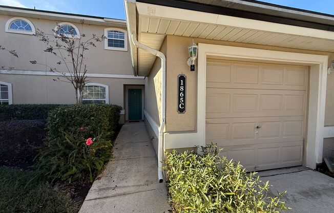 Highly desirable 3 bedroom, 2.5 bath Townhome in Fleming Island Plantation!!