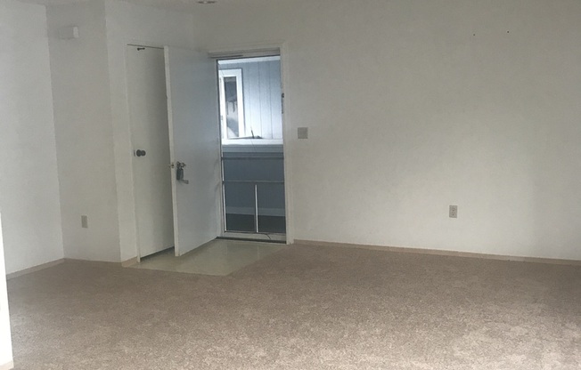 2 beds, 1 bath, $2,100