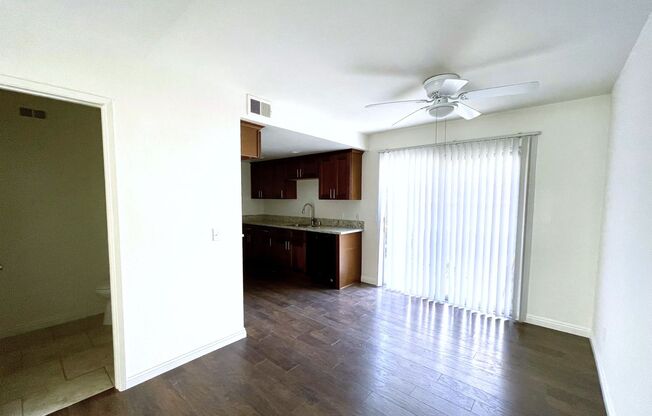 2 beds, 1.5 baths, $2,595, Unit 2