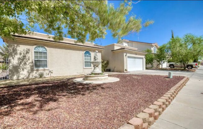Short Term leases optionn4 Bedrooms 3 baths( near by Sunland Park Dr & Mesa St)