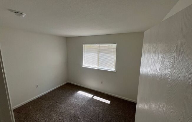 3 beds, 2 baths, 1,076 sqft, $2,200, Unit 2007