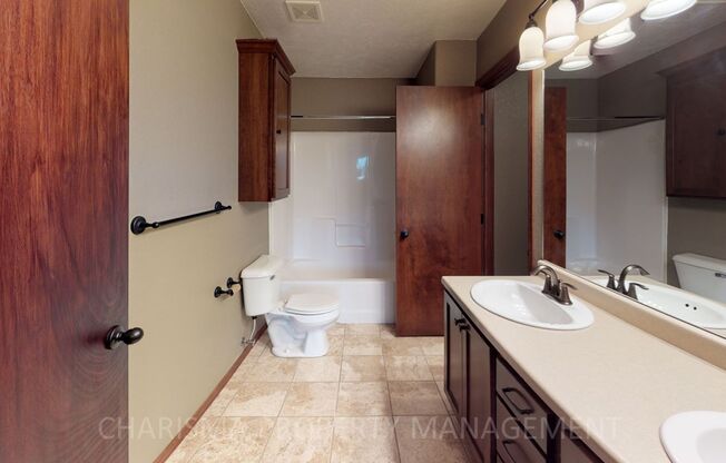 3 beds, 2.5 baths, 2,100 sqft, $1,875, Unit 6602 E 45th Street