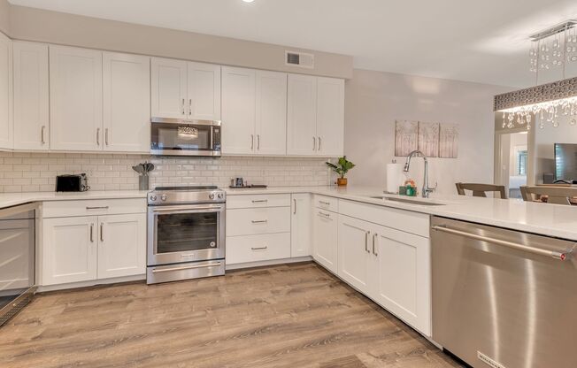 Remodeled and Stunning Furnished McCormick Ranch Condo!