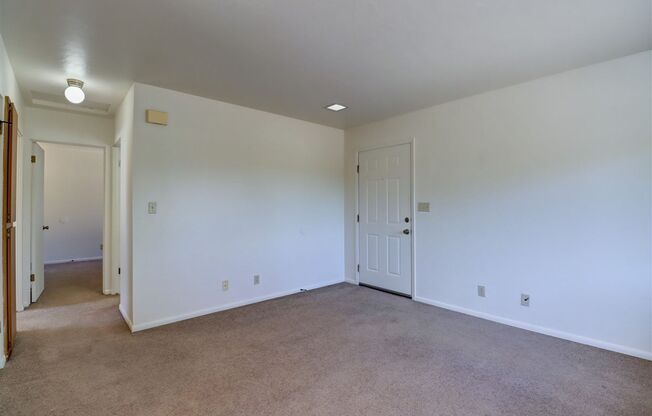 RR143 - 645 Ash Street