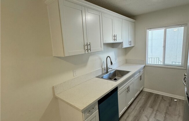 2 beds, 1 bath, 680 sqft, $2,595