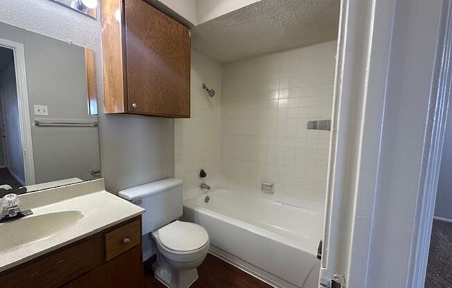 1 bed, 1 bath, 587 sqft, $815, Unit 080