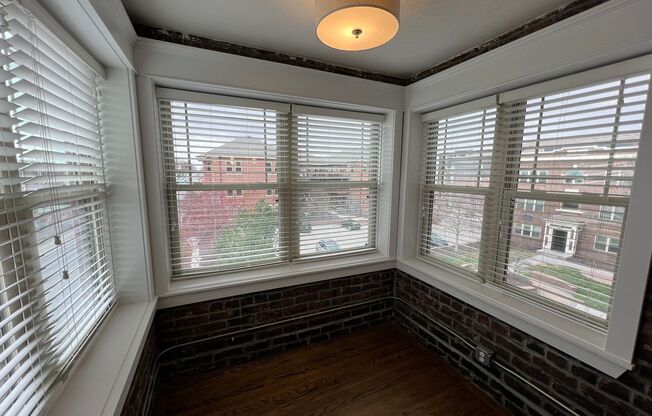 1 bed, 1 bath, 650 sqft, $1,295, Unit Unit 301 A650 Corner Unit w/Nook and Downtown View