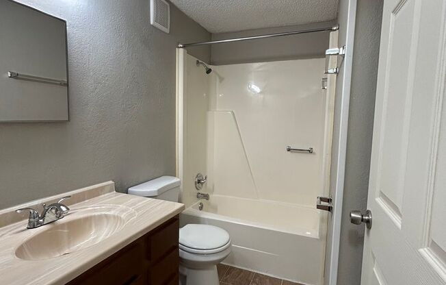 1 bed, 1 bath, 576 sqft, $1,150, Unit 164
