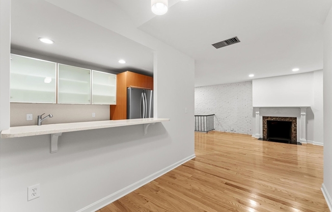 2 beds, 1.5 baths, 1,024 sqft, $4,600, Unit 102