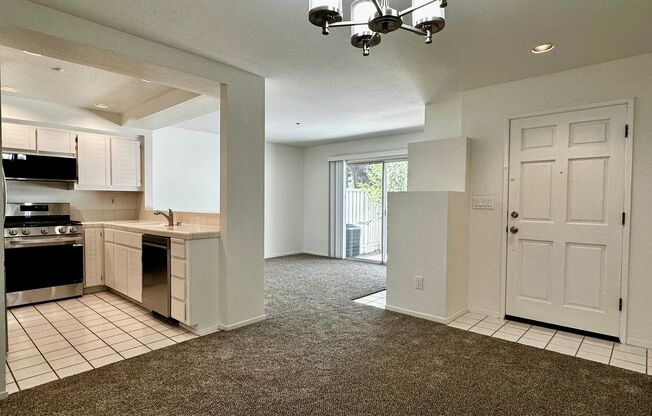 Townhouse Located in Santa Teresa with New Carpets and New Appliances