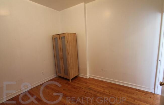 2 beds, 1 bath, 725 sqft, $2,500, Unit 52