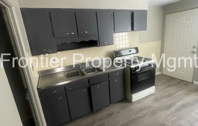 3 beds, 1.5 baths, $1,225, Unit 1011 North and South Rd