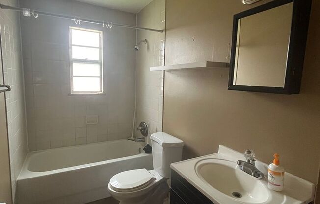 2 beds, 2 baths, $1,600