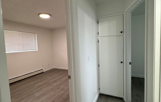 2 beds, 1 bath, $1,250, Unit 10