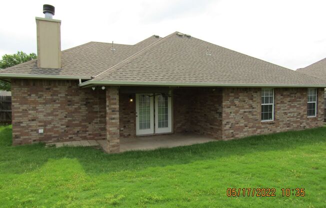 3 beds, 2 baths, $1,550