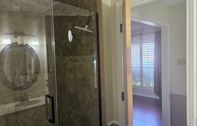 Charming 3 bedroom home with pool in Euless