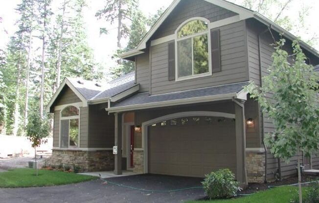 Beautiful 4 Bedroom Home In Garden Home Area!